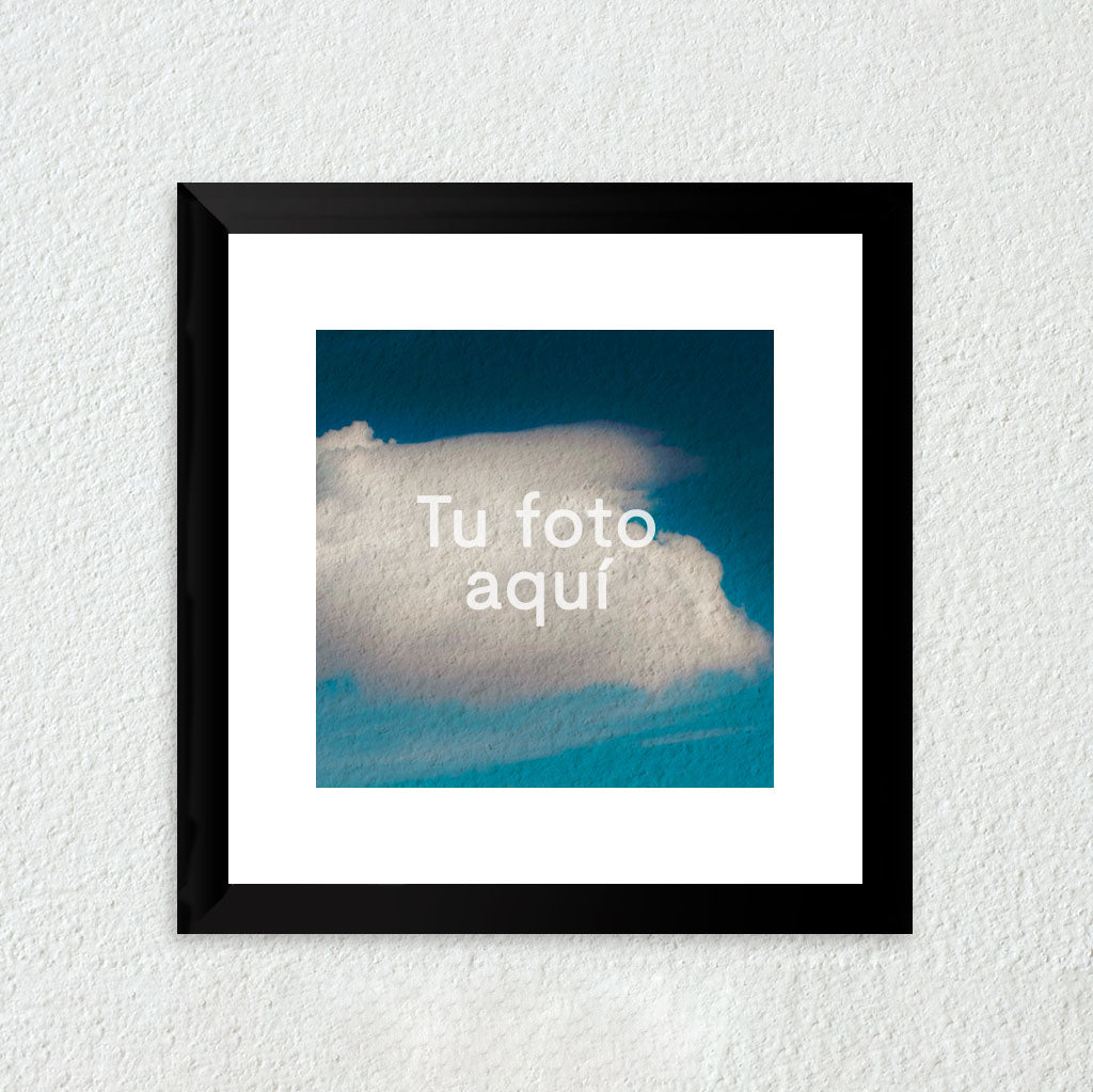 Galería de Fotos x 6 (25x25 cm + María Luisa + Marco Blanco)– whattheframe